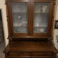 Credenza a doppio corpo antica