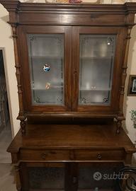 Credenza a doppio corpo antica