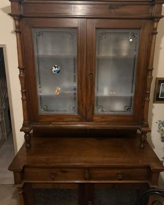 Credenza a doppio corpo antica