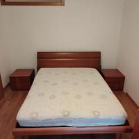 Camera da letto (comò, comodini, letto)