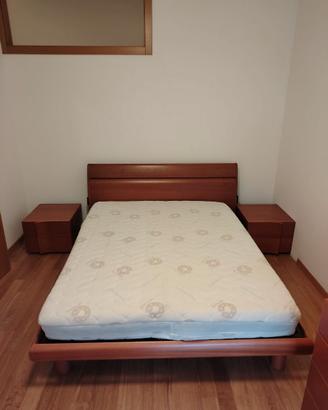 Camera da letto (comò, comodini, letto)