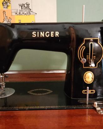 Macchina da cucire d'epoca Singer