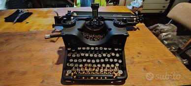 macchina da scrivere  d'epoca 