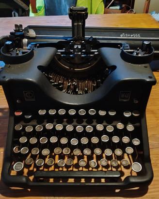macchina da scrivere  d'epoca 