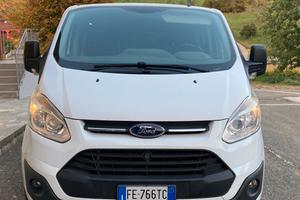 Ford transit custom passo lungo