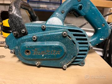 Spazzolatrice rusticatrice makita