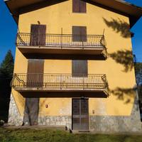 Casa bifamiliare con terreno