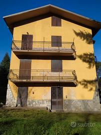 Casa bifamiliare con terreno