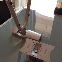 Supporto TV e decoder da parete