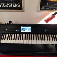 music workstation Korg KROME 