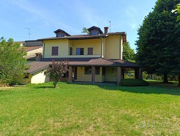 Villa di 270 m² con più di 5 locali e box auto dop