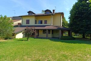 Villa di 270 m² con più di 5 locali e box auto dop
