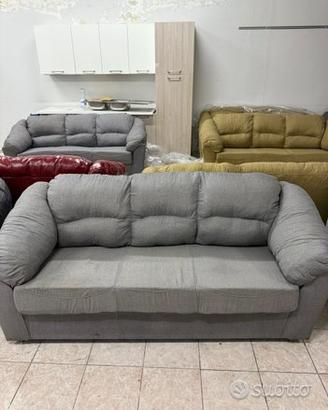 Divano 3 posti grigio in tessuto nuovo