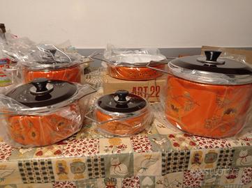 pentole Vintage smaltate nuove con cellophane 