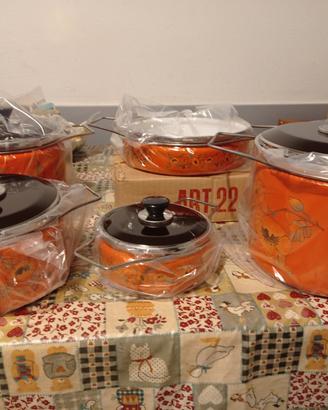 pentole Vintage smaltate nuove con cellophane 