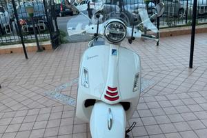 VESPA GTS Sport 300