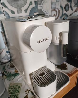 macchina caffè Nespresso lattissima