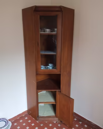 mobile in legno ad angolo