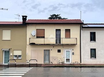 VILLA A SCHIERA CENTRALE A CITTADELLA