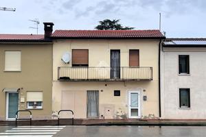 VILLA A SCHIERA CENTRALE A CITTADELLA