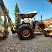 Massey ferguson con braccio decespugliatore