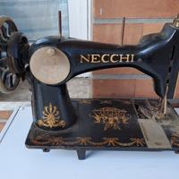 Antica macchina da cucire vintage Necchi