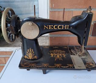 Antica macchina da cucire vintage Necchi