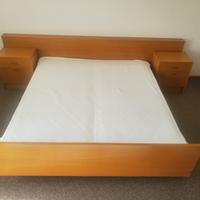 letto matrimoniale con comodini