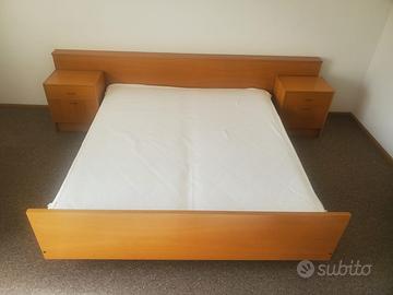 letto matrimoniale con comodini