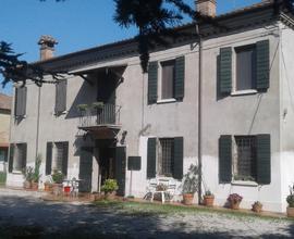 Ferrara Via Pomposa - Casa Padronale con Parco