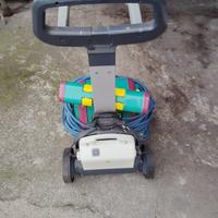 Robot pulitore automatico per piscine