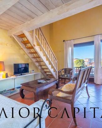 Porto Rotondo | Elegante trilocale con soppalco e