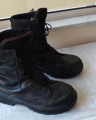 Anfibi militari invernali