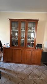 Tavolo quadrato,vetrina e mobile