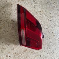 Faro posteriore sx Tiguan con spigolo rotto