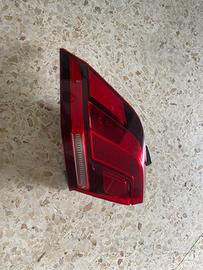 Faro posteriore sx Tiguan con spigolo rotto