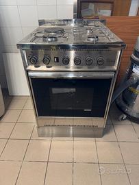 cucina a gas . o cucina componibile