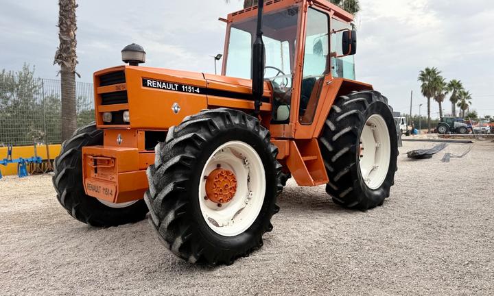 Trattore Renault 1151-4 DT cabinato con idroguida 
