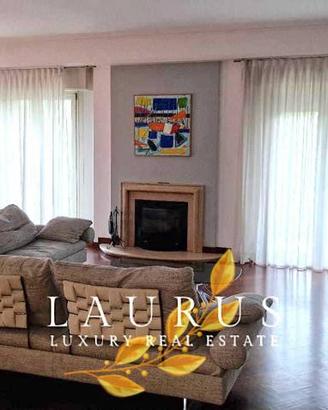 Appartamento di 220 m² con più di 5 locali e box a