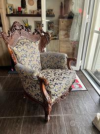 Poltrone e divano in stile