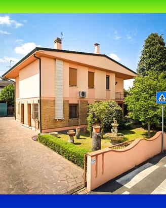 Casa 6 persone parcheggio camion doppio garage