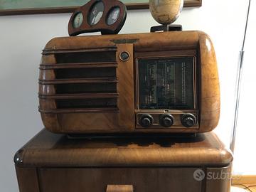 Radio e mobile giradischi anni 40