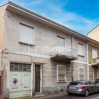 VILLETTA BI- FAMILIARE CON GIARDINO E COMODA AI SE