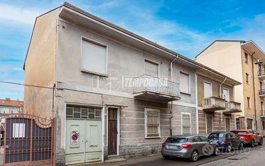 VILLETTA BI- FAMILIARE CON GIARDINO E COMODA AI SE