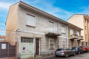 VILLETTA BI- FAMILIARE CON GIARDINO E COMODA AI SE