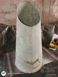 vecchio contenitore secchio per brace carbone1950