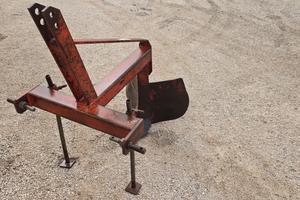 Trattore assolcatore a tre punti