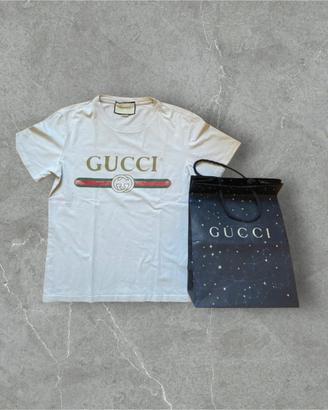 Maglia stile Gucci e Gucci shopping bag
