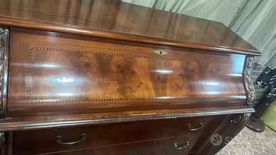 Como segrete più due comodini in noce