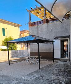 Monolocale nuovissimo con area privata a 150m mare